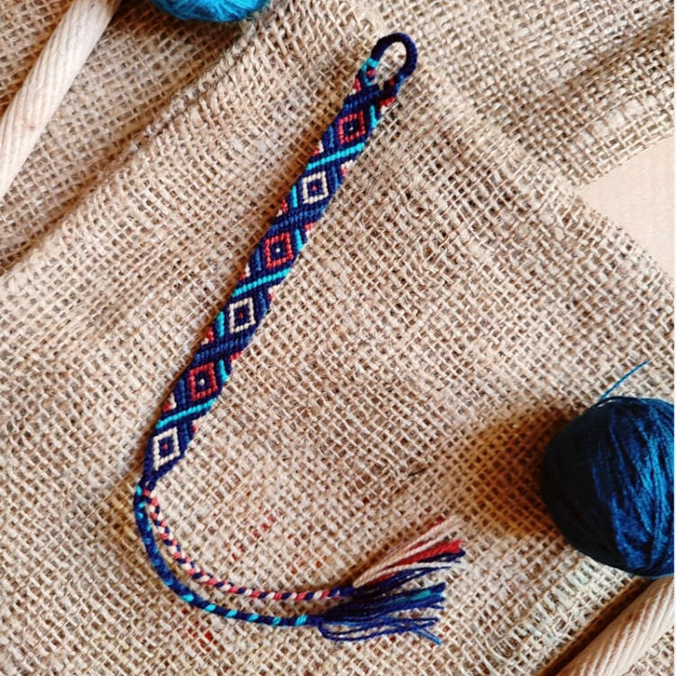 دستبند دوستی بافت الگوی ۱۷۷۱۶۹ از نمای بالا | braceletbook 177169